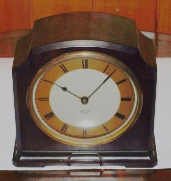 Smiths 'Sectric' clock in bakelight case