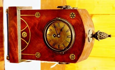 Mantel clock with miniature French drum movement